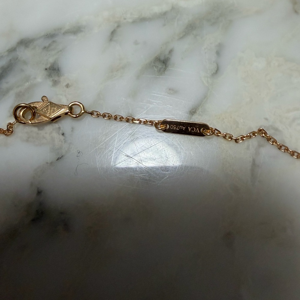 Van Cleef & Arpels Sweet Alhambra Necklace, 18K Rose Gold and Carnelian - Picture 4 of 13